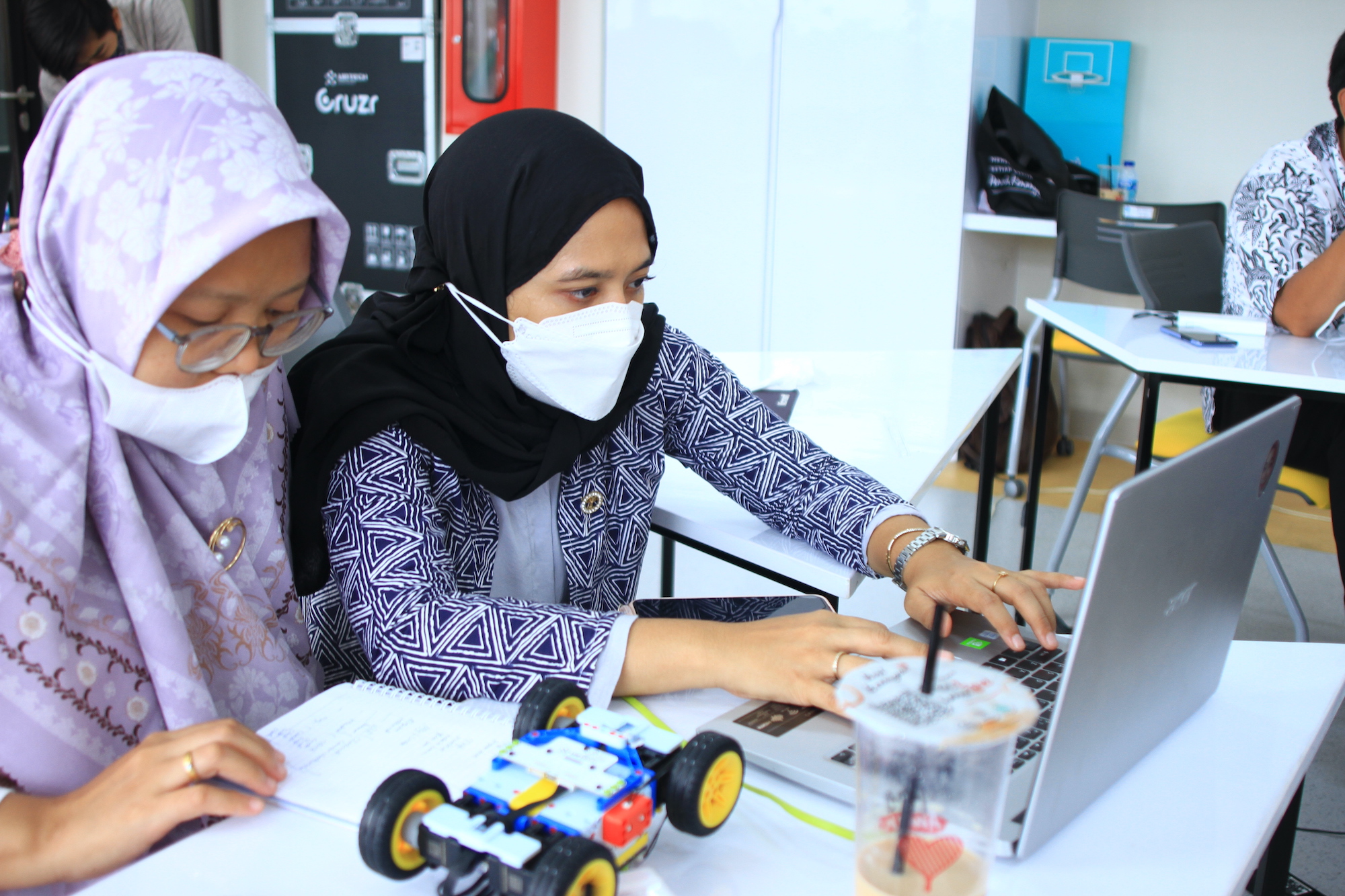 Workshop Epson   Workshop yang diselenggarakan atas Kerjasama AiCI dengan PT Epson Indonesia yang bertujuan untuk memperkenalkan pembelajaran AI