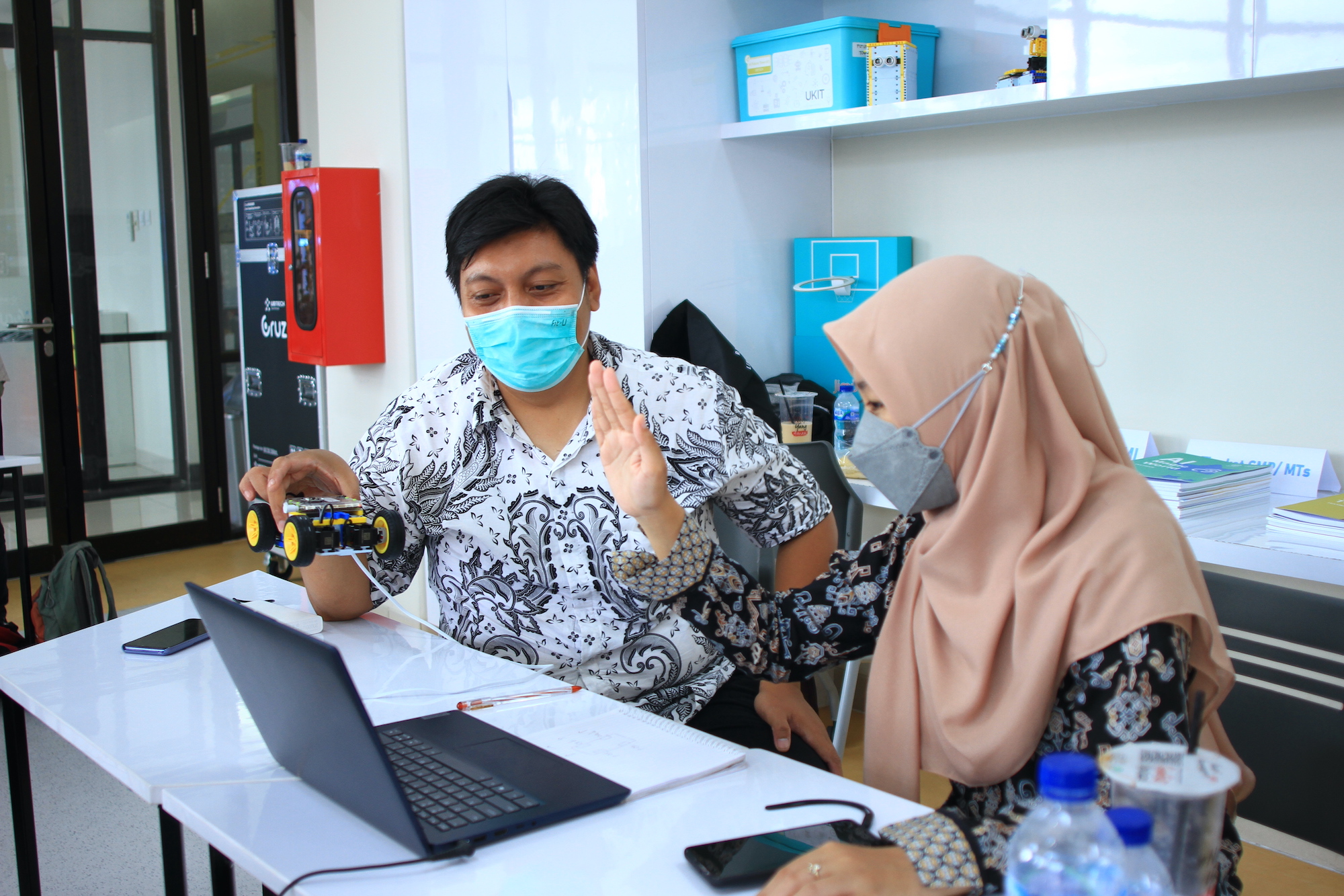 Workshop Epson   Workshop yang diselenggarakan atas Kerjasama AiCI dengan PT Epson Indonesia yang bertujuan untuk memperkenalkan pembelajaran AI