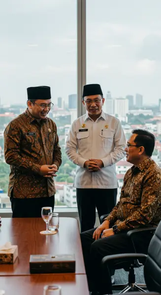 4. Kolaborasi antara pemerintah, industri, dan akademisi adalah kunci sukses